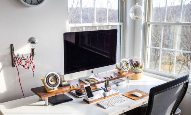 How to decorate a bedroom with a desk