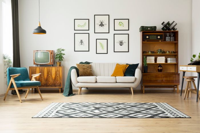 How to decorate with picture frames living room