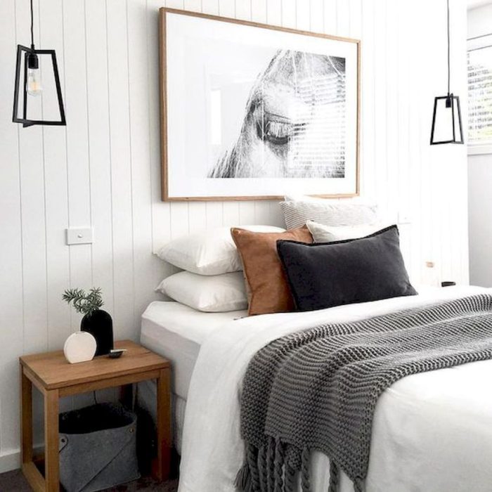 How to decorate a bedroom without headboard