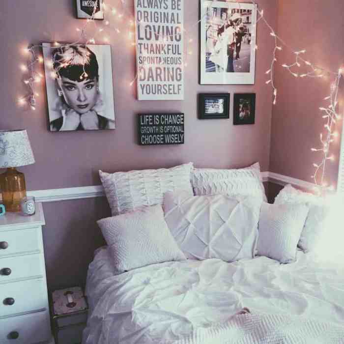 How to decorate teenage bedroom walls