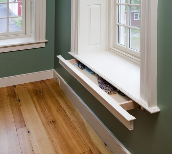 How to decorate bedroom window sill