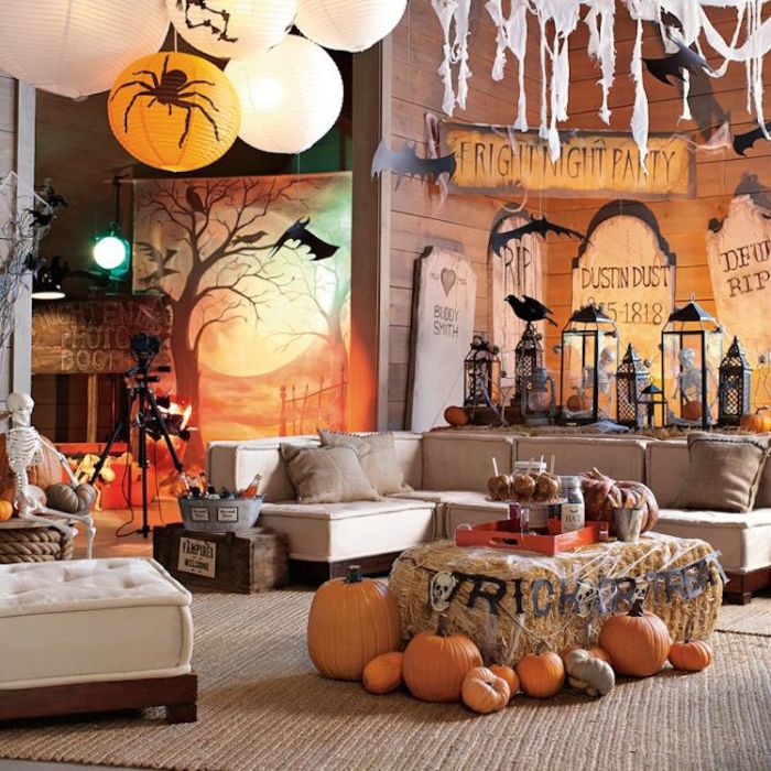 How to decorate your living room for halloween