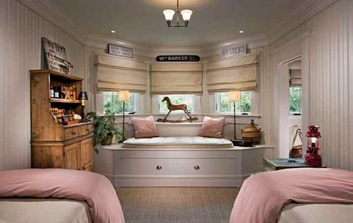 How to decorate bay windows in bedroom