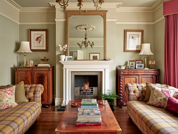 How to decorate victorian living room