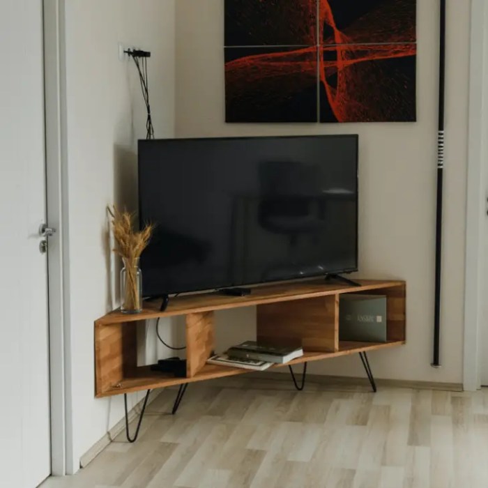 How to decorate bedroom with tv in corner