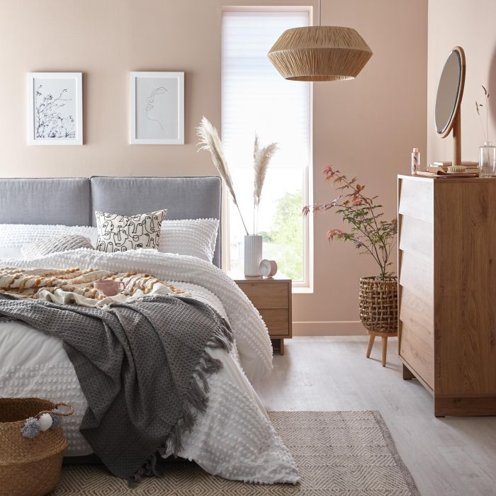 How to decorate bedroom on a budget