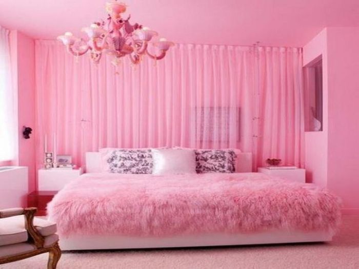 How to decorate a hot pink bedroom