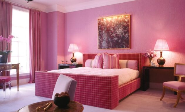 How to decorate a hot pink bedroom