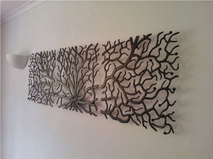 How to decorate living room wall with iron