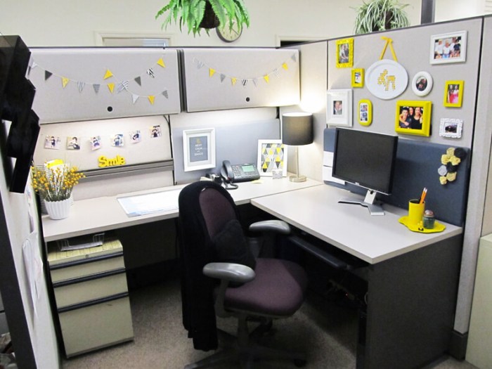 How to decorate an office room