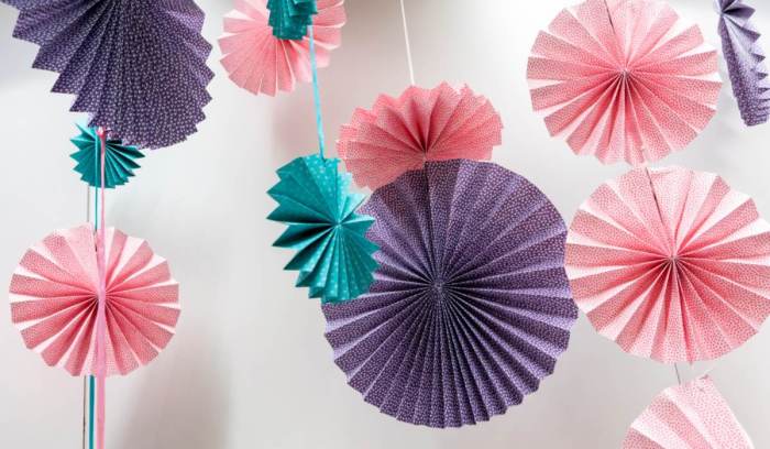 How to make a decoration with paper