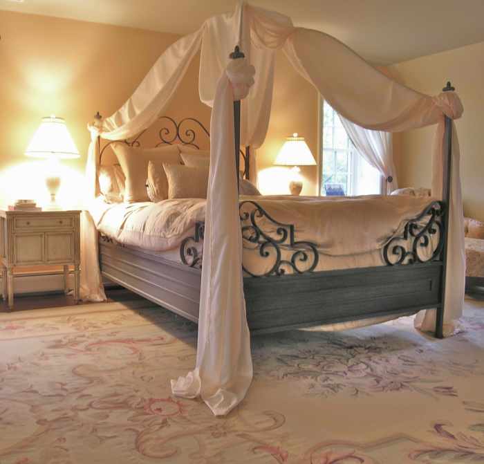 How to decorate a room for romance