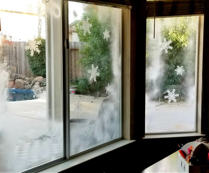 How to decorate windows with snow spray